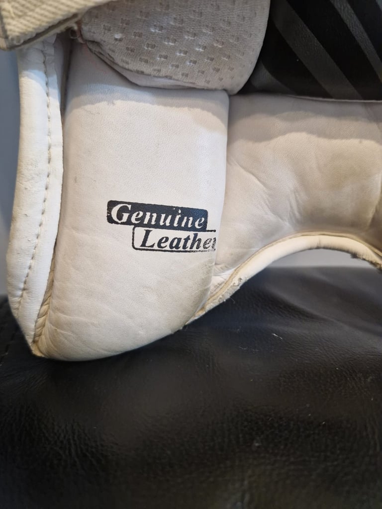 Adidas Pro Quality cricket batting gear pads gloves and thighpad in excellent condition