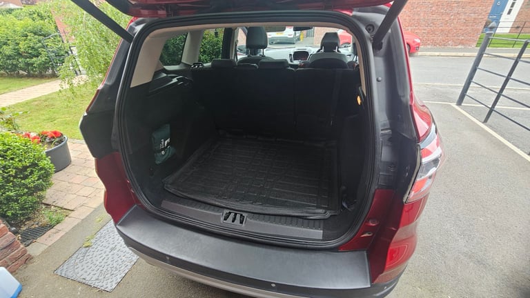 Ford, KUGA, Hatchback, 2017, Manual, 1498 (cc), 5 doors