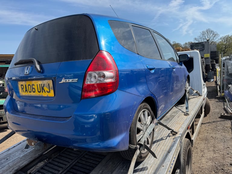 Honda jazz mk1 1.3 petrol 2006 blue BREAKING FOR PARTS 