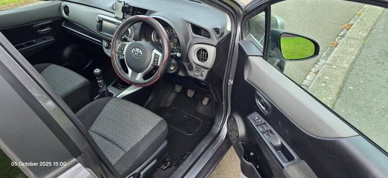 Toyota, YARIS, Hatchback, 2014, Manual, 1329 (cc), SUNROOF, 5 doors