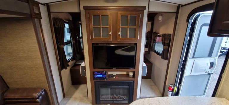 2016 Keystone Premier Bullet 31BHPR 2 Bedroom American Caravan 5th Wheel RV
