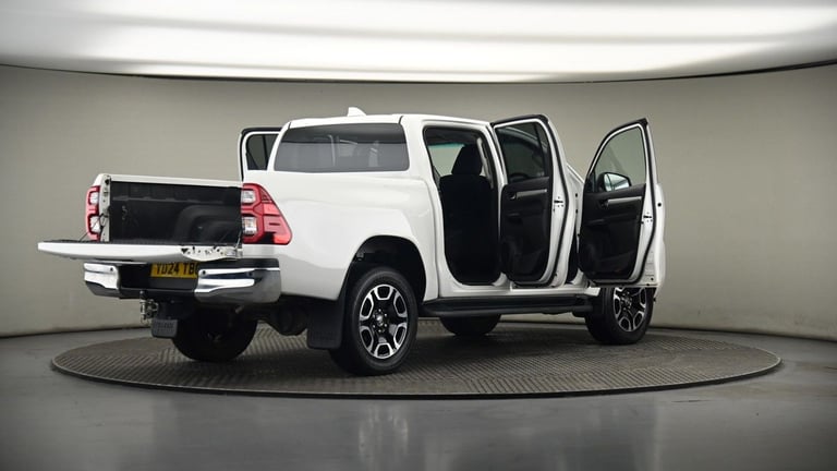 2024 Toyota Hilux 2.8 D-4D Invincible Pickup Double Cab 4dr Diesel Auto 4WD Euro 6 (s/s) (204 Pic...