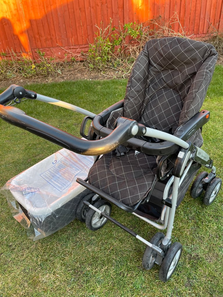 Mamas & Papas Zoom Black/Charcoal Travel system. 3 in 1!!