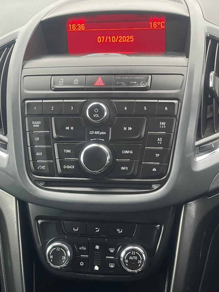 2013 Vauxhall Zafira Tourer 1.4T 16V SE Euro 5 5dr MPV Petrol Manual