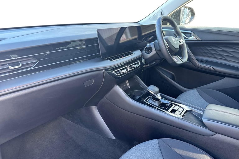 2024 MG MG HS 106288 Hatchback Petrol Automatic