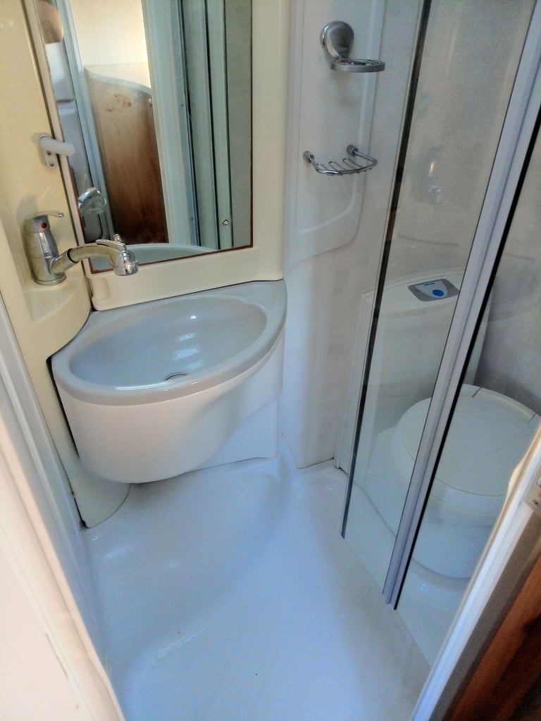 2011 swift charisma 220 