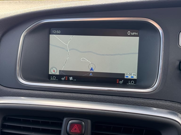 2016 Volvo V40 2.0 D4 R-Design Lux Nav Auto Euro 6 (s/s) 5dr HATCHBACK Diesel Automatic