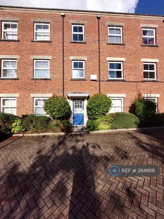 2 bedroom flat in Alma Wood Close, Chorley, PR7 (2 bed) (#2641619)