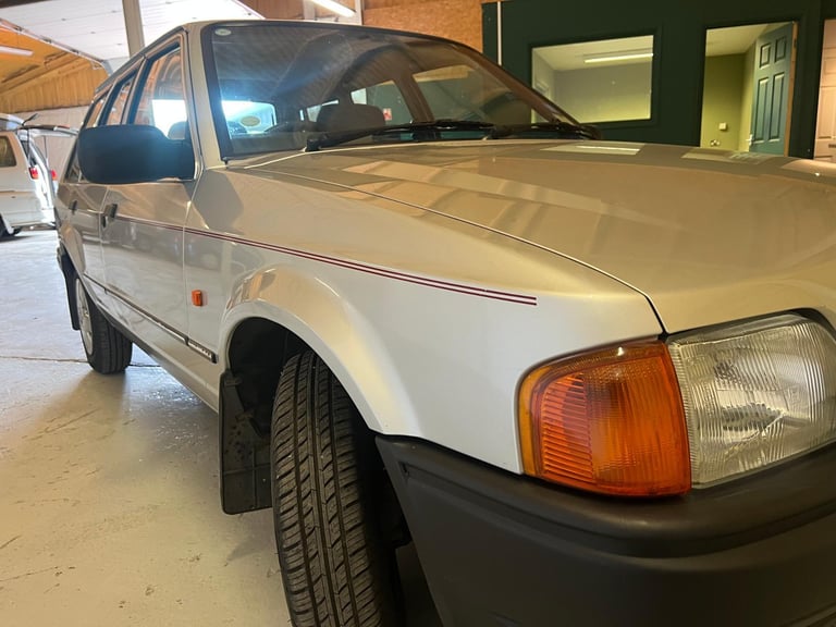 Ford Escort MK4 1.6GL Estate - Walk Around Video