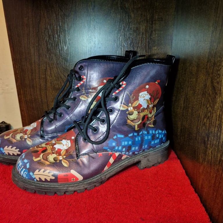 Christmas Santa & Reindeer Combat Boots – Festive Lace-Up Winter Shoes – Size EU 42 / UK 8 