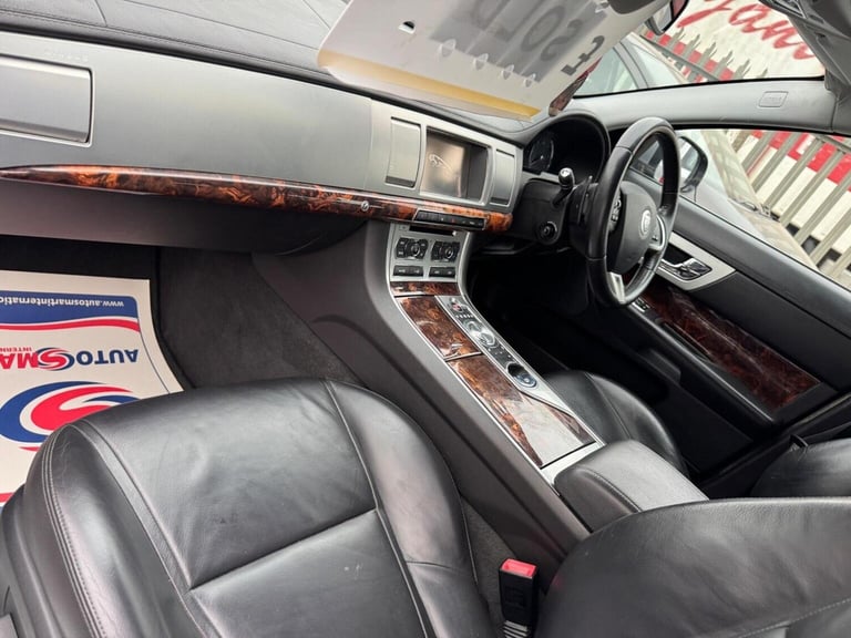 JAGUAR XF 2.2d Luxury Auto Euro 5 (s/s) 4dr 2011