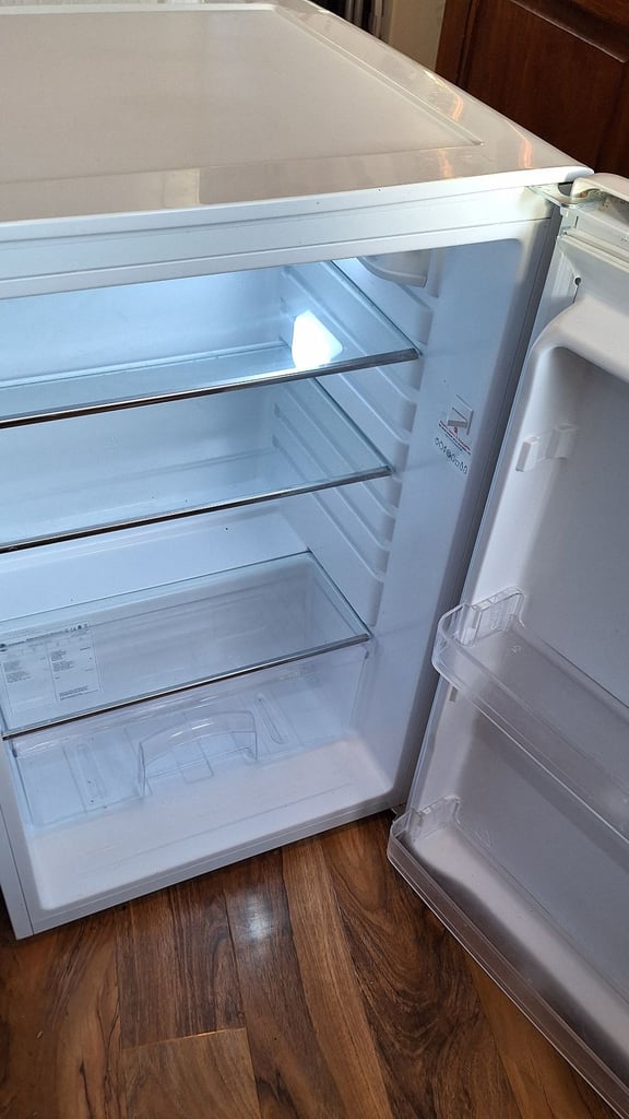 image for Hoover under counter fridge in very good condition clean condition