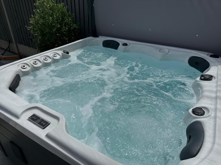 Clearance offer on the Milano Balboa Hot Tub