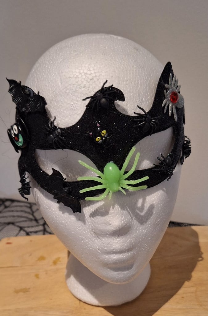 image for Black Halloween mask