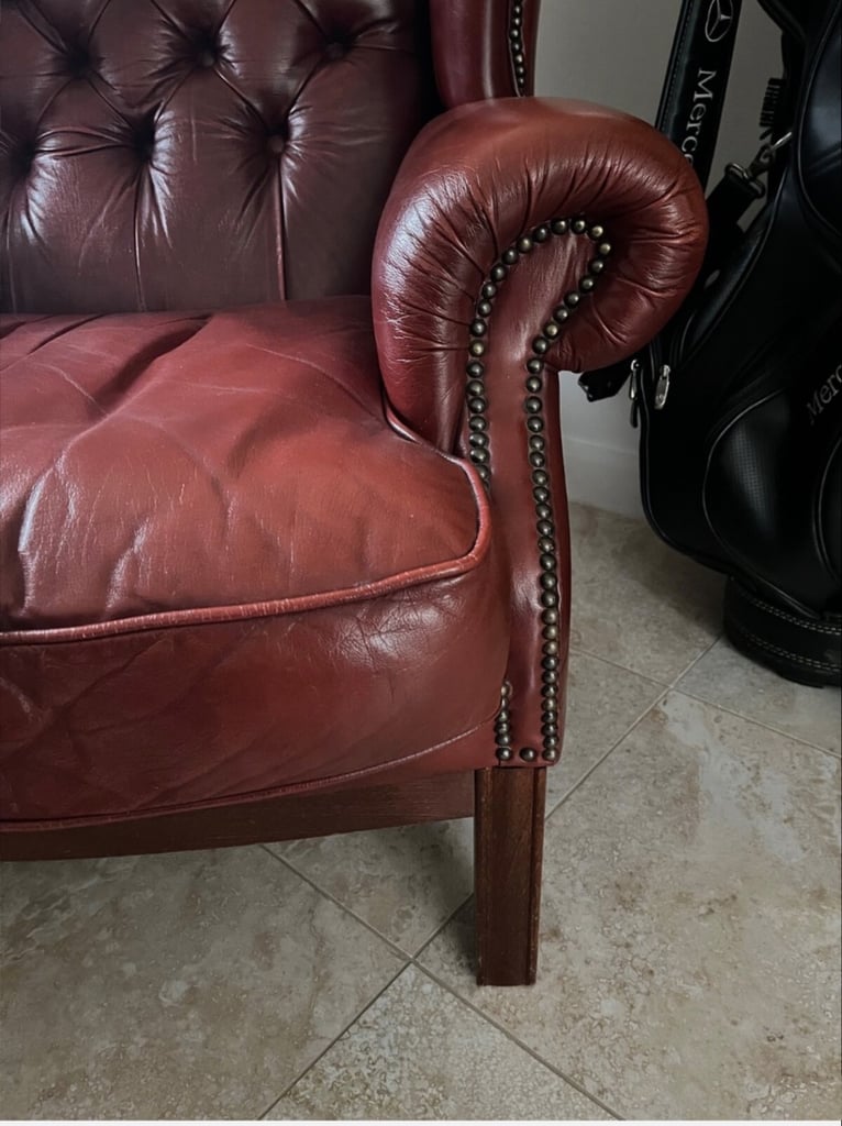 FINE VINTAGE CHESTERFIELD OXBLOOD LEATHER WING BACK MASTER ARMCHAIRS (PAIR) VGC