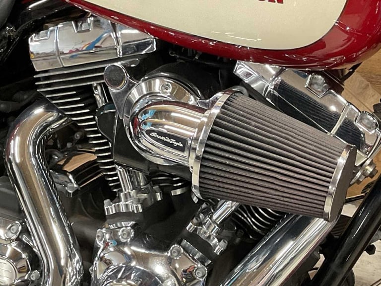 HARLEY-DAVIDSON ROADKING FLHRC