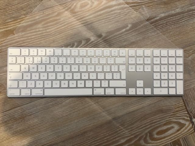 image for GENUINE APPLE MAGIC KEYBOARD WITH NUMERIC KEYPAD, SILVER WIRELESS A2520