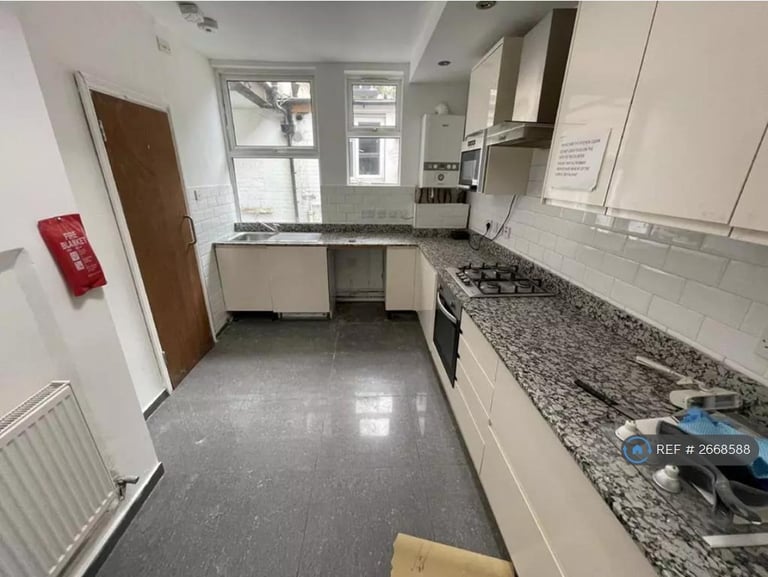 2 bedroom flat in Raie Maisonettes, London, SE22 (2 bed) (#2668588)