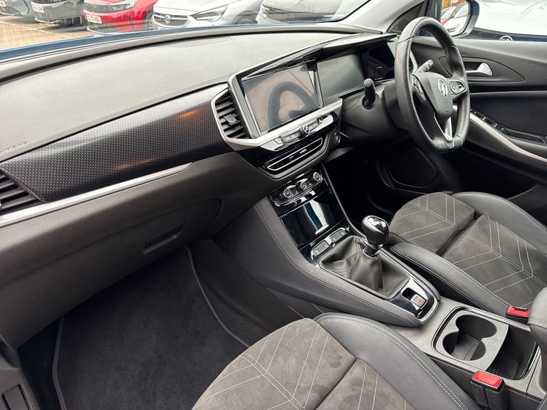 2023 Vauxhall Grandland Grandland 1.2 Turbo 130ps Ultimate Hatchback Petrol Manual