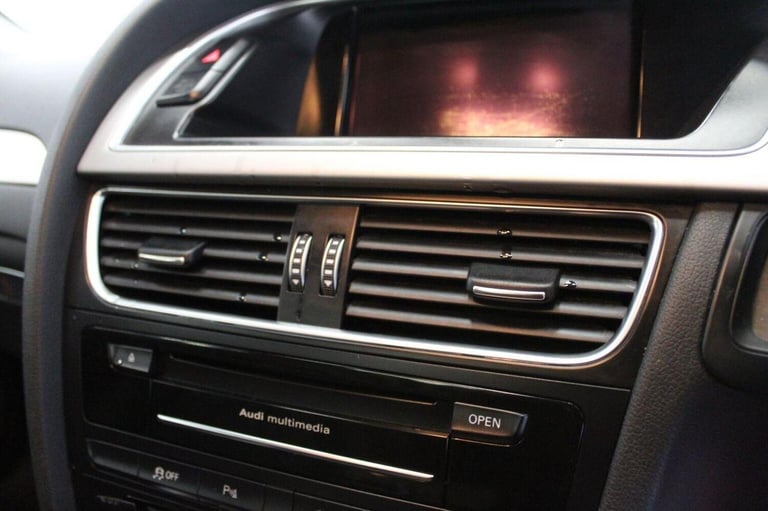 AUDI A4 2.0 TDI SE Technik quattro Euro 5 (s/s) 4dr 2013