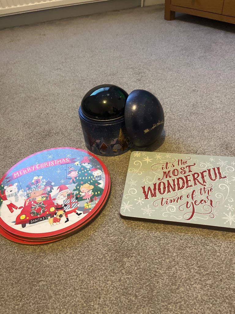 Place mats and tin 