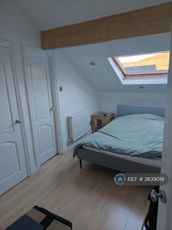 2 bedroom flat in Clare Road, Halifax, HX1 (2 bed) (#2639019)