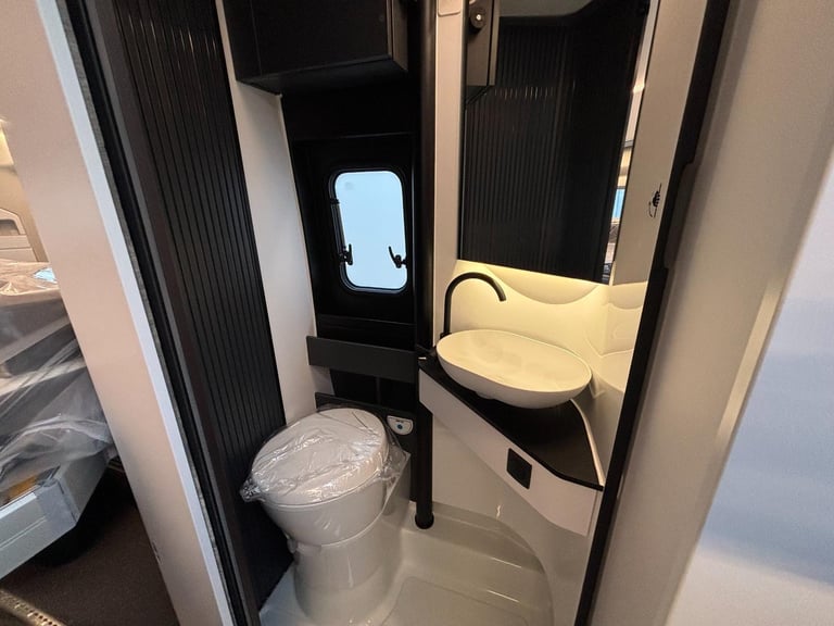 Adria Twin Supreme 640 SGX DIESEL AUTOMATIC 2025