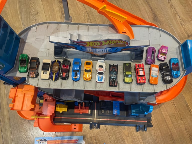 Hotwheels ultimate garage 