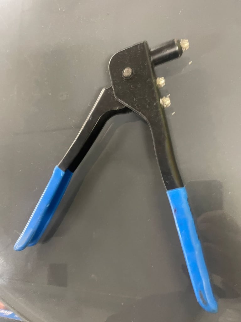 Draper Expert Rivet Gun – Heavy Duty Hand Riveter Tool Used but Excellent Working Order