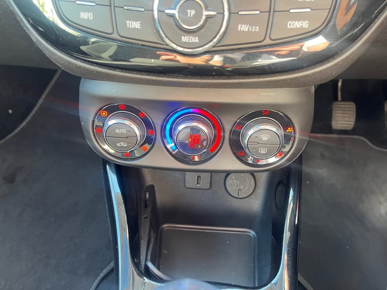 2017 Vauxhall Adam 1.2i Glam 3dr HATCHBACK Petrol Manual