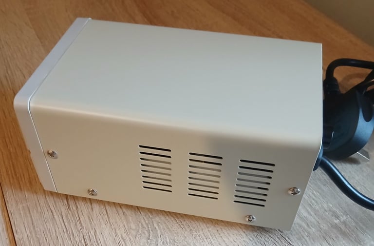 C.B. POWER SUPPLY 3-5AMP