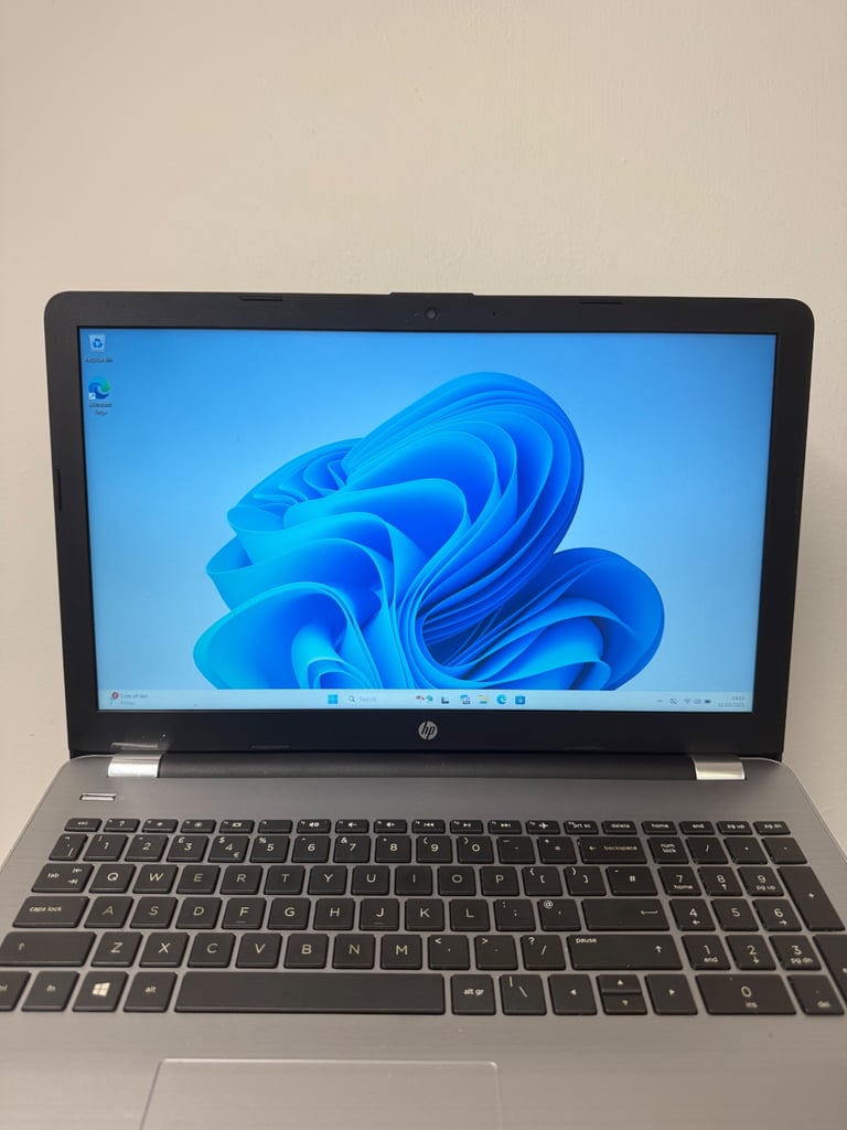 HP intel i7 8GB 256GB SSD 15.6” Windows 11 laptop 