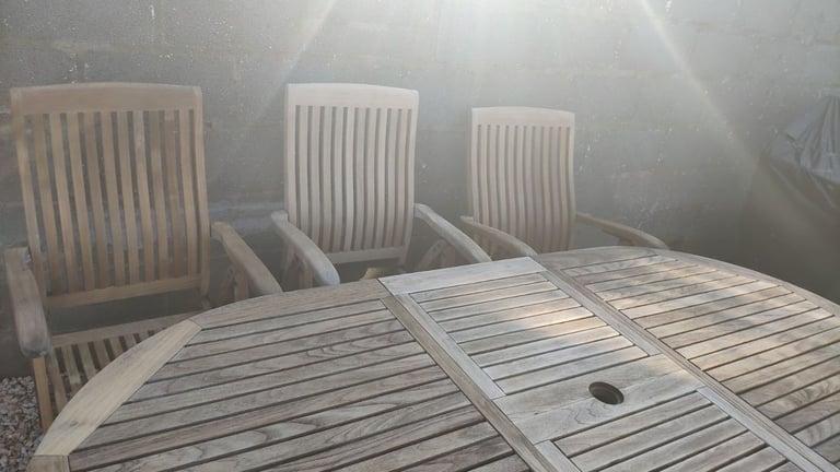Extendable Winchester Collection Solid Teak  Garden Table & 5 Reclining Chairs & Cushions.