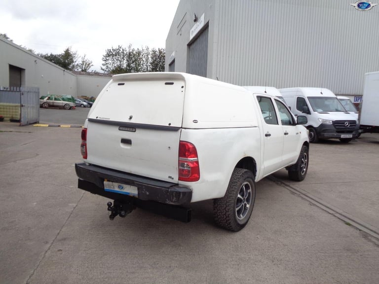 TOYOTA HILUX 2.5 D-4D HL2 White Manual Diesel 2012