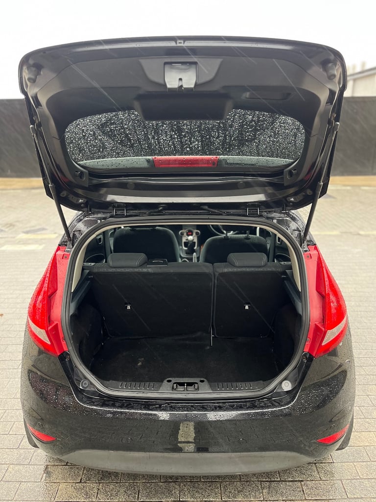 Ford, FIESTA, Hatchback, 2011, Manual, 1596 (cc), 5 doors