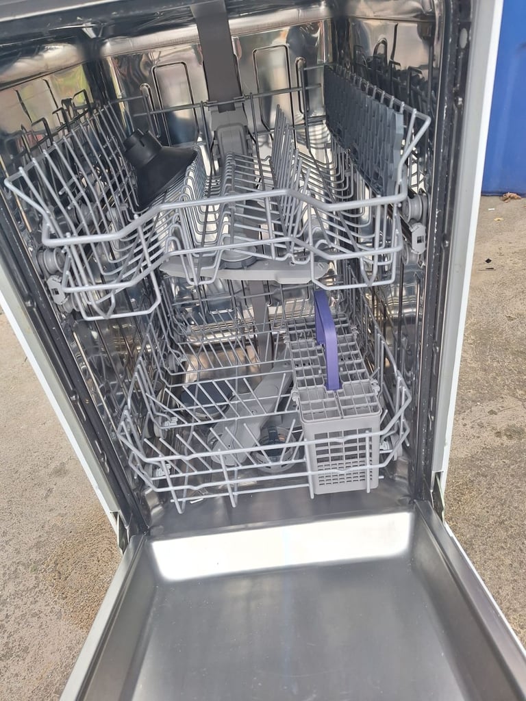 Slimline dishwasher 
