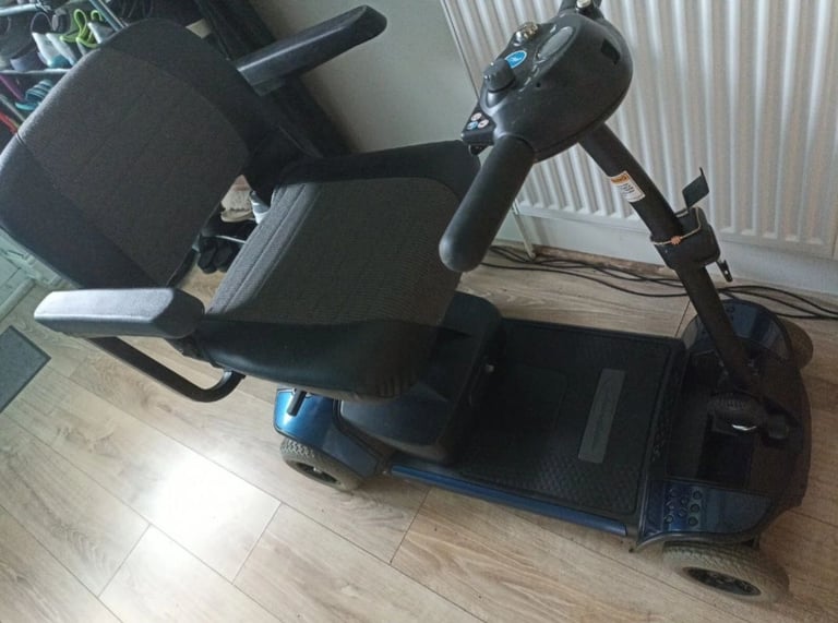 MICROGLIDE / GO-GO MOBILITY SCOOTER 