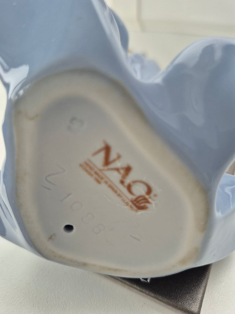 Nao by Lladro Figurine (Number 1088) 