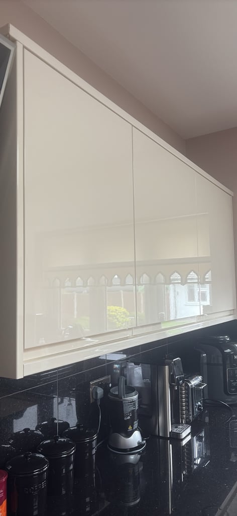 Kitchen Units for Sale Buyer to Collect and Dismantle with Siemens appliances