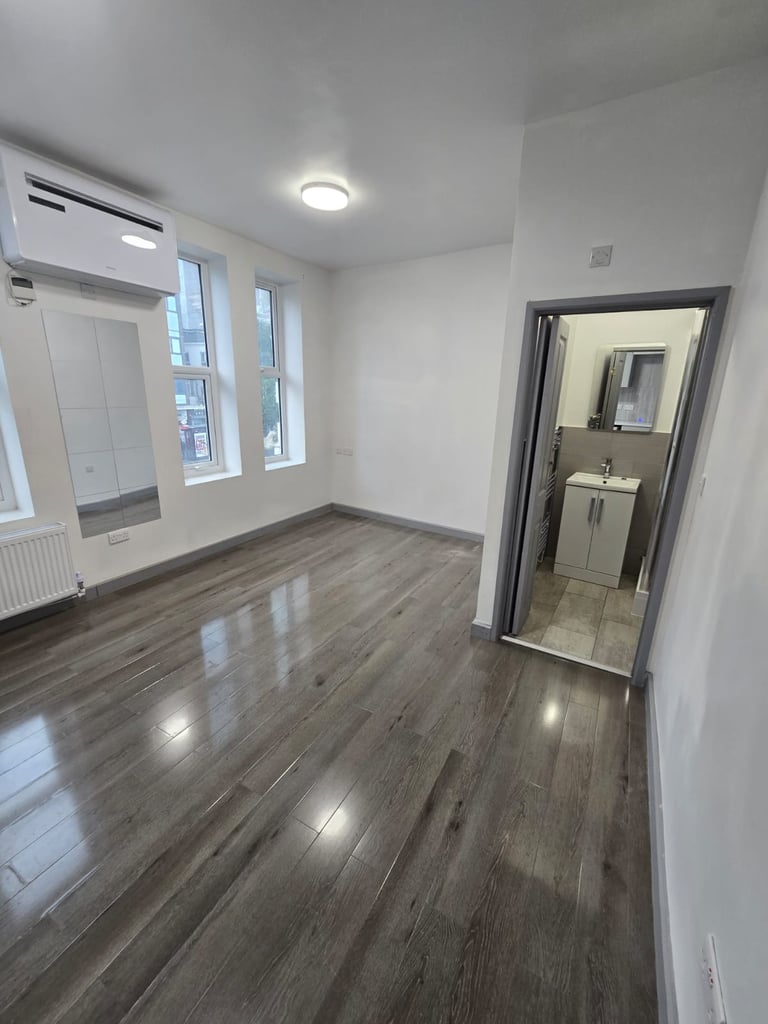 1 bedroom flat in 8A chapel rd Ilford London IG1 2AG