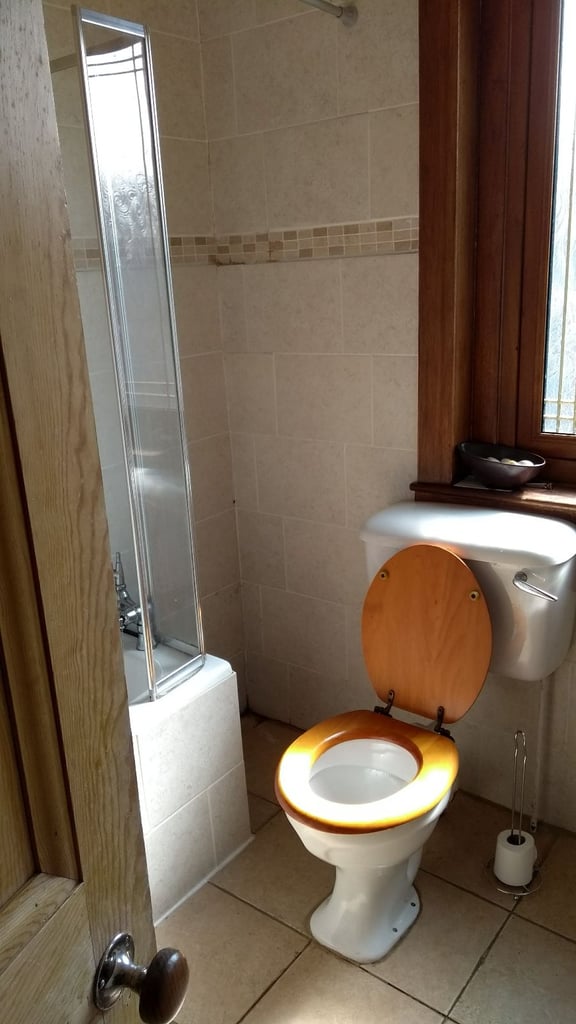 £39.83pw each in large flat 300m from Girvan station (includes Council Tax)