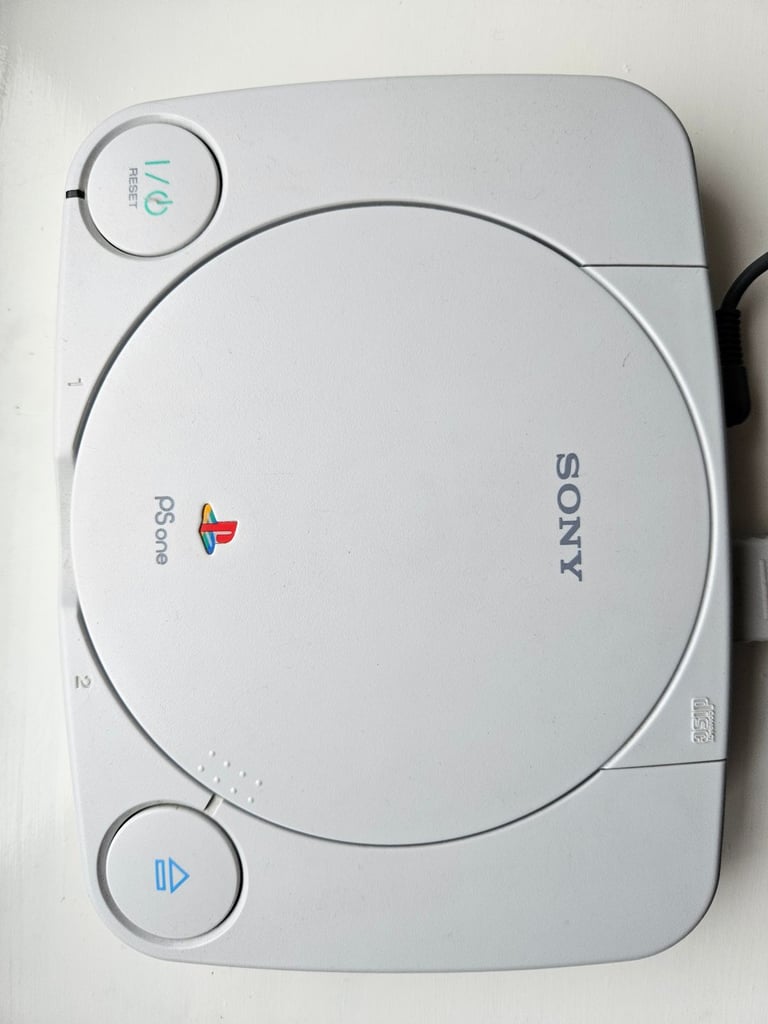 PlayStation One mini, two handsets and memory