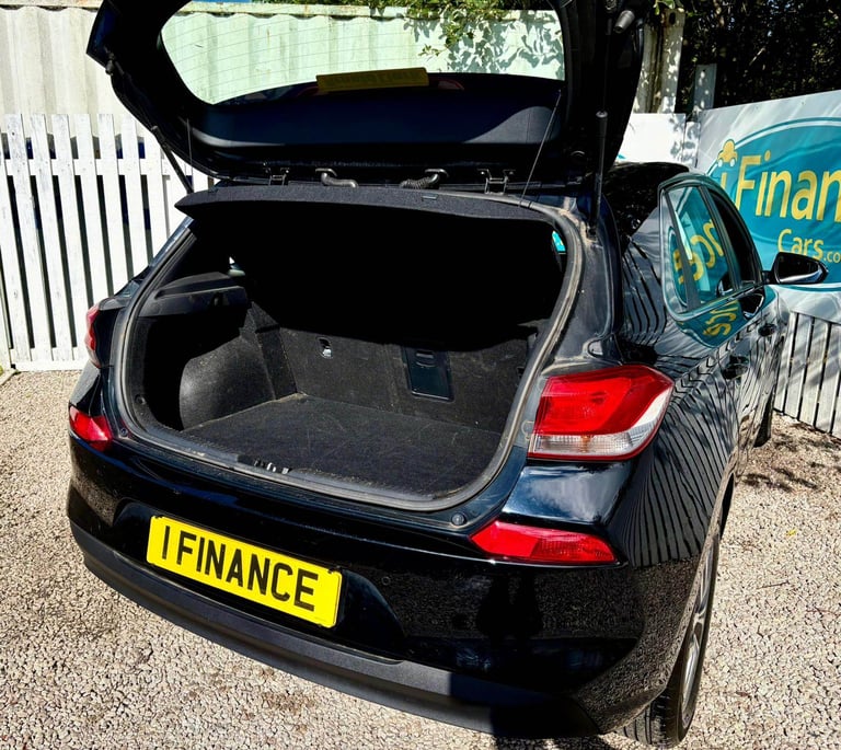 CAN'T GET CREDIT? CALL US! Hyundai i30 1.0 T-GDi SE Nav Blue Drive ISG - £149 DEPOSIT, £63 PER WEEK