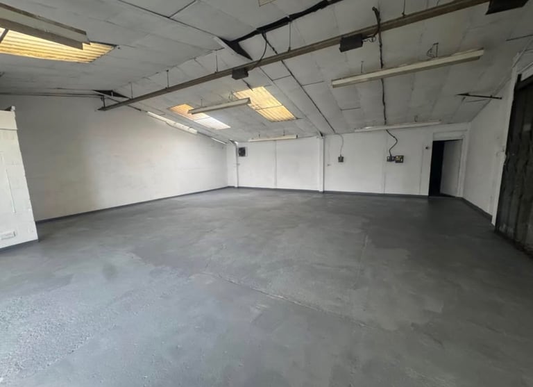 Spacious unit to let 