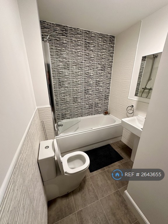 2 bedroom flat in Scampston Drive, East Ardsley, Wakefield, WF3 (2 bed) (#2643655)