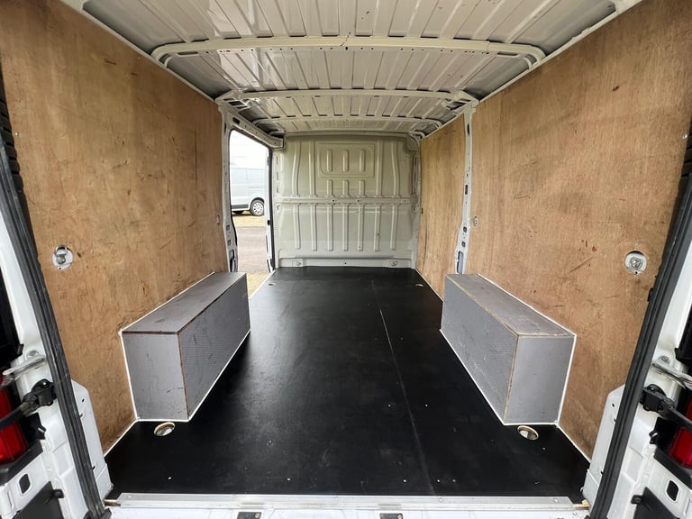 PEUGEOT BOXER 2.2 BlueHDi 335 S 2022