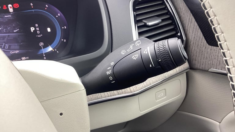 2022 Volvo XC90 Plus Dark B5 (235 hp) ESTATE Diesel/Electric Hybrid Automatic