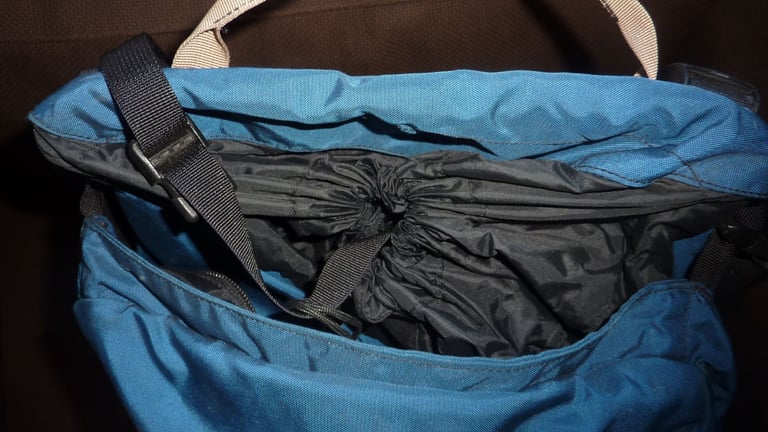 NORTH FACE Hiking Backpack Mule Bag Large Vigor BLACK BLUE Spacious Camping Excellent Back Pack!