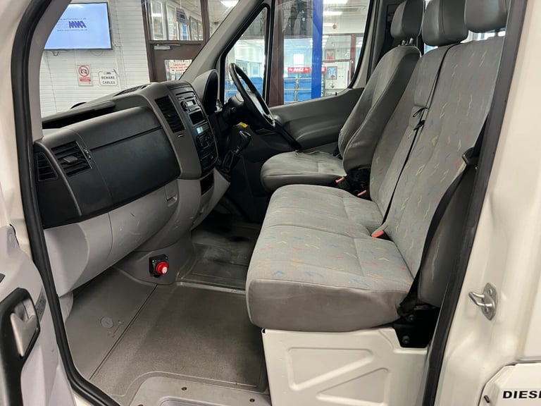 2010 - 10 - VOLKSWAGEN CRAFTER CR35 2.5TDI BLUE 108PS 8 SEAT DISABLED MINIBUS