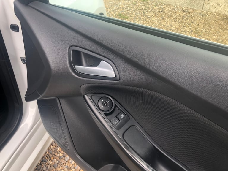 2012 Ford Focus 1.6 182 EcoBoost Zetec S 5dr HATCHBACK Petrol Manual